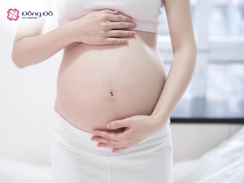 Thời điểm tháo chỉ thường được chỉ định vào tuần 37 hoặc 39 khi em bé đã phát triển tương đối hoàn thiện