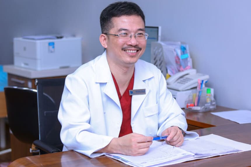 Bác sĩ Lê Hoàng có hơn 30 năm kinh nghiệm làm việc 
