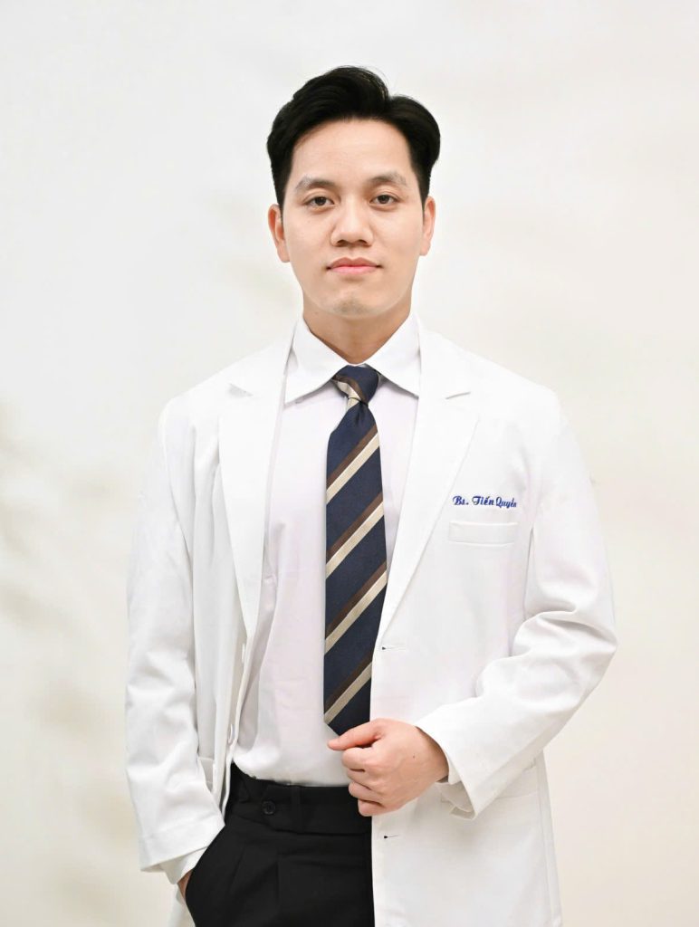 Bác sĩ Hoàng Tiến Quyền