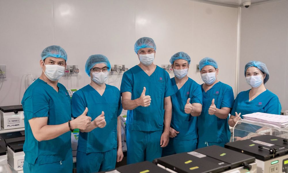 Đội ngũ chuyên môn Đông Đô IVF Center và GS BS Christophe Blockeel 