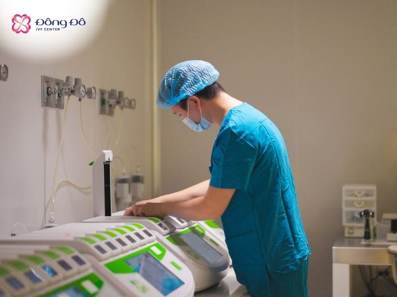 Tủ nuôi phôi timelapse kết hợp AI tại Đông Đô IVF Center hỗ trợ chyên gia phôi học phân loại phôi được chính xác hơn