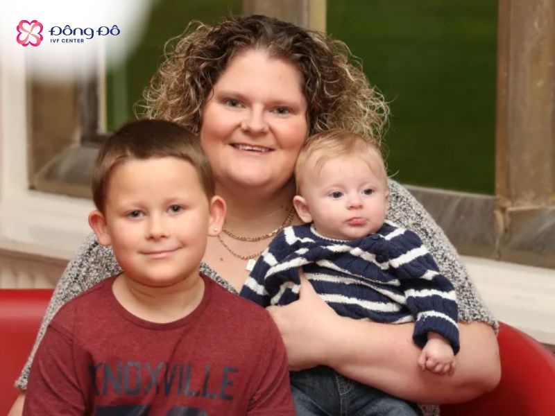 Louise Brown là em bé IVF đầu tiên trên thế giới, hiện vẫn đang sinh sống khỏe mạnh (48 tuổi)