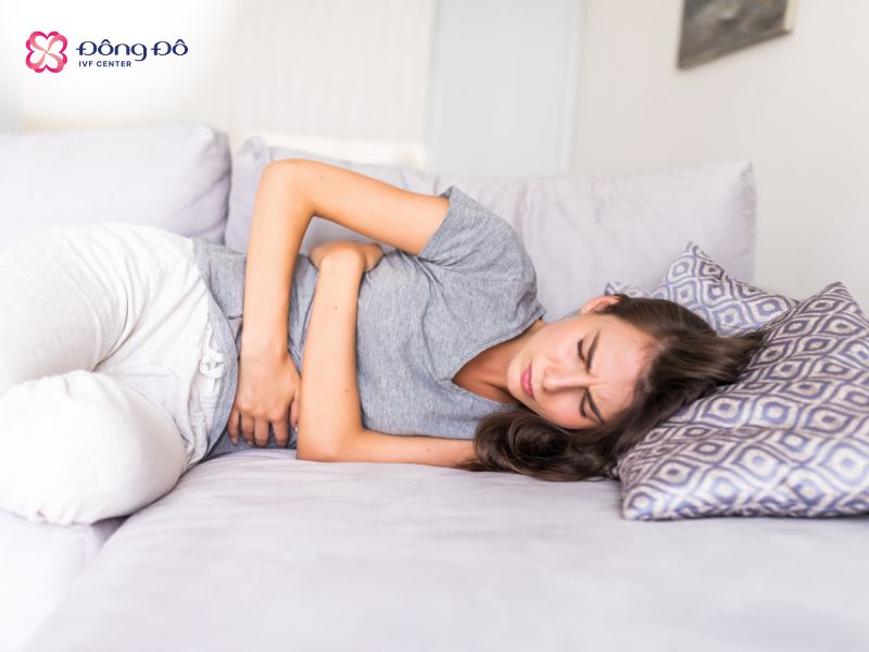 Bệnh nhân nữ có thể gặp các biểu hiện quá kích buồng trứng từ nhẹ, trung bình đến mức độ nặng, nghiêm trọng.